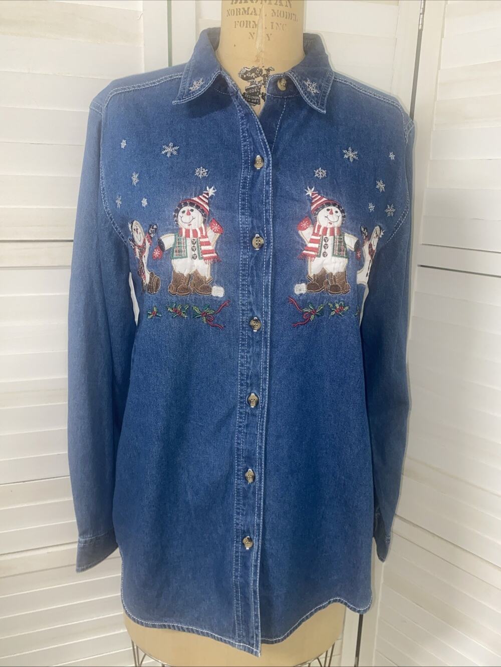 Women’s Bobbie Brooks Jean Denim Button Up Embroidery Glitter Christmas Snow Med